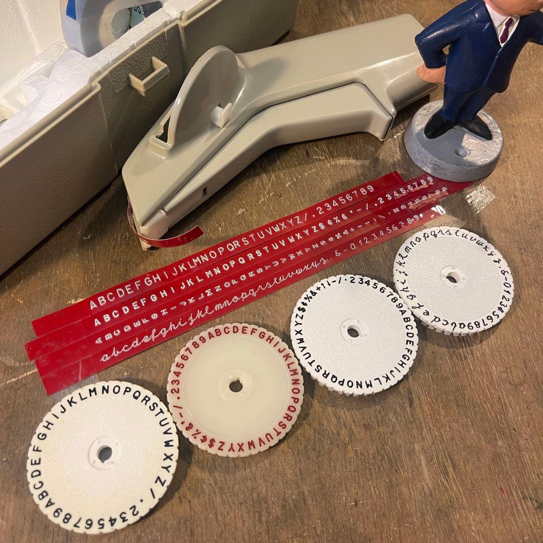 ■製品保証■ 【繋がる筆記体・文字盤4個】ダイモ 1610 DYMO 16211