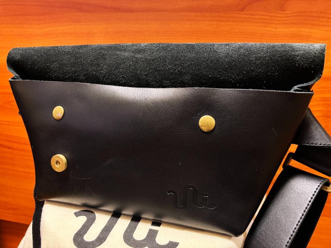 Uni&co. ユニ＆コーxsサイズ人気色ブラック メッセンジャー レザー