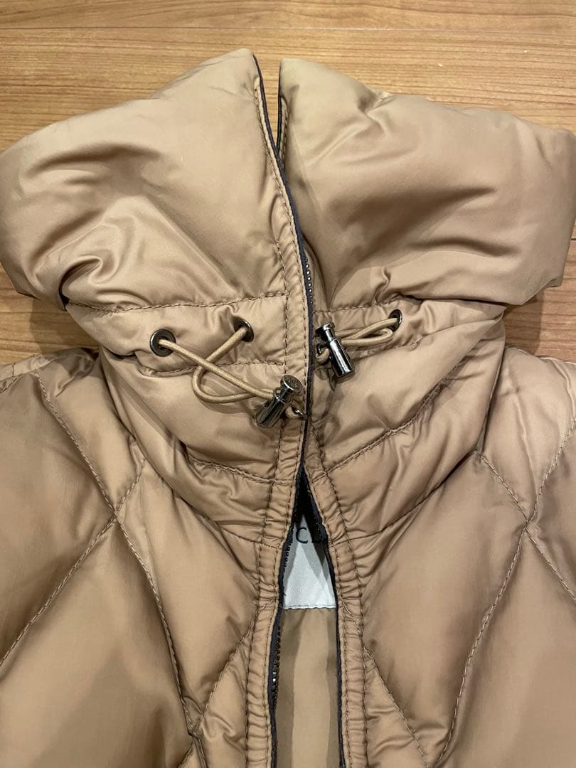 MONCLER ベージュ ダウンジャケット