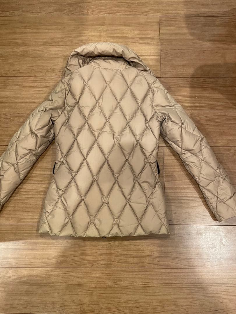 MONCLER ベージュ ダウンジャケット