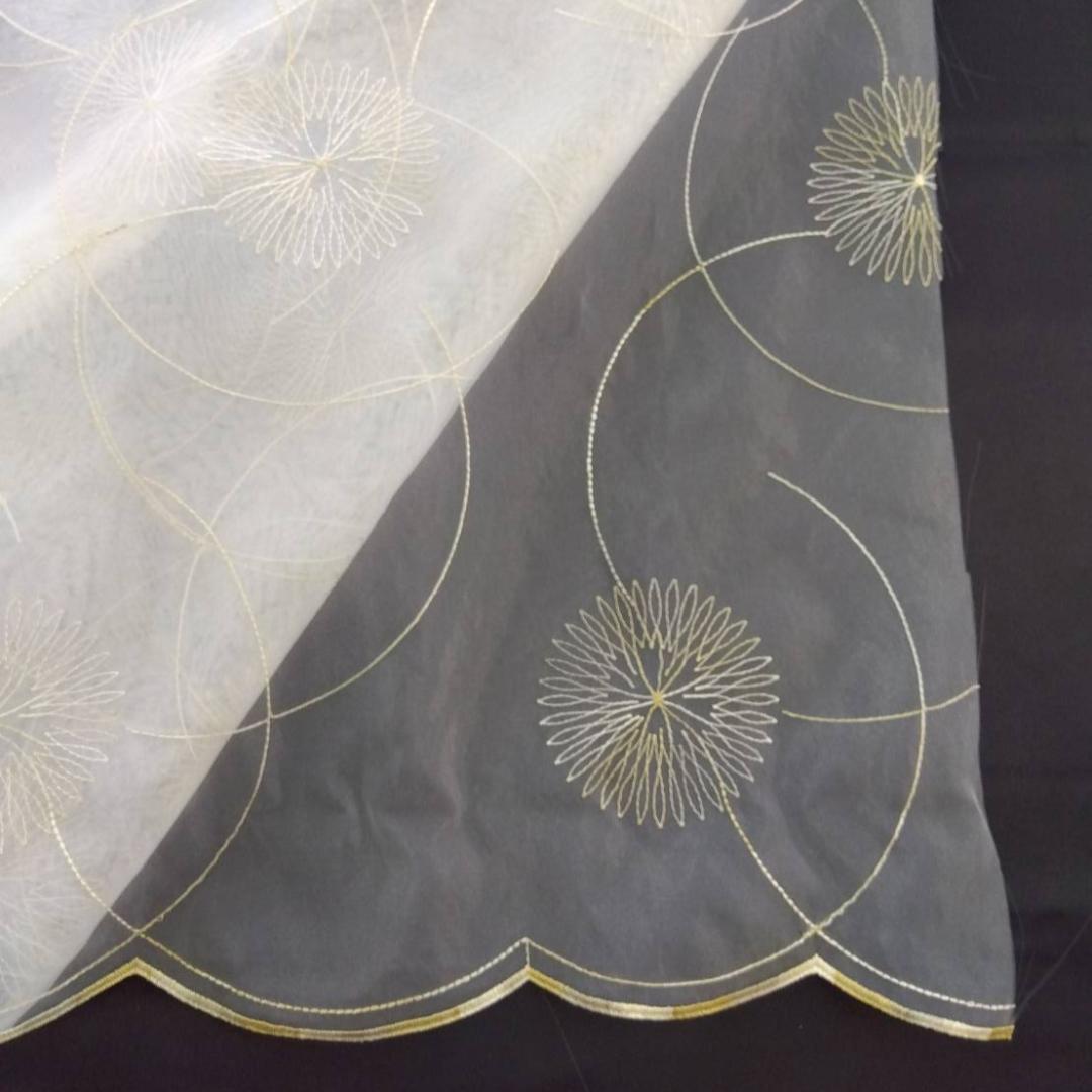 刺繍入り白いレースカーテン　生地