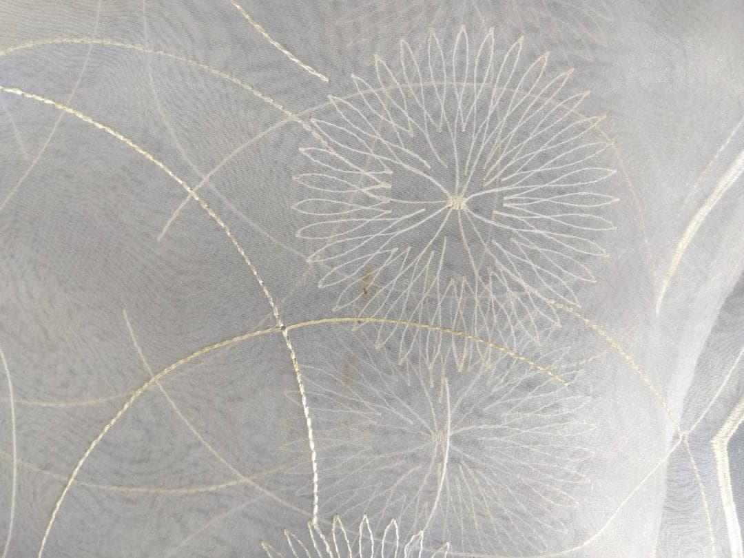 刺繍入り白いレースカーテン　生地