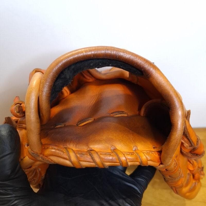 ベースマン 投球モーション刻印ウェブ デラックスプロ 投手用 硬式グローブ