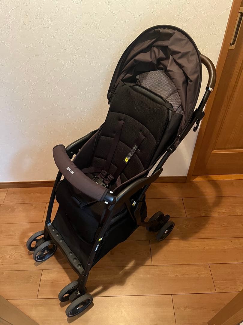 アップリカ　マジカルエアーフリー　レインカバー付き