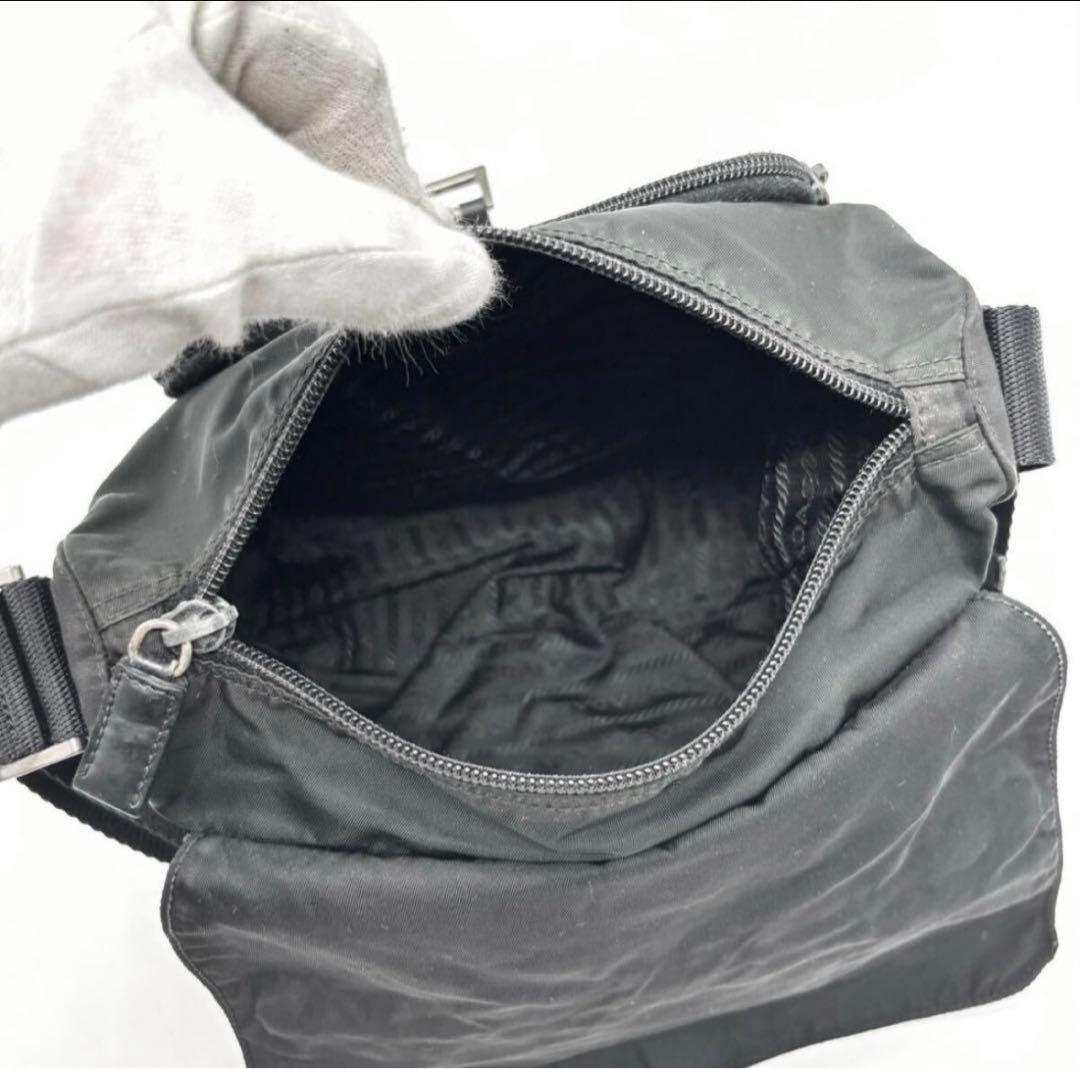 PRADA ブラック メッセンジャーバッグ