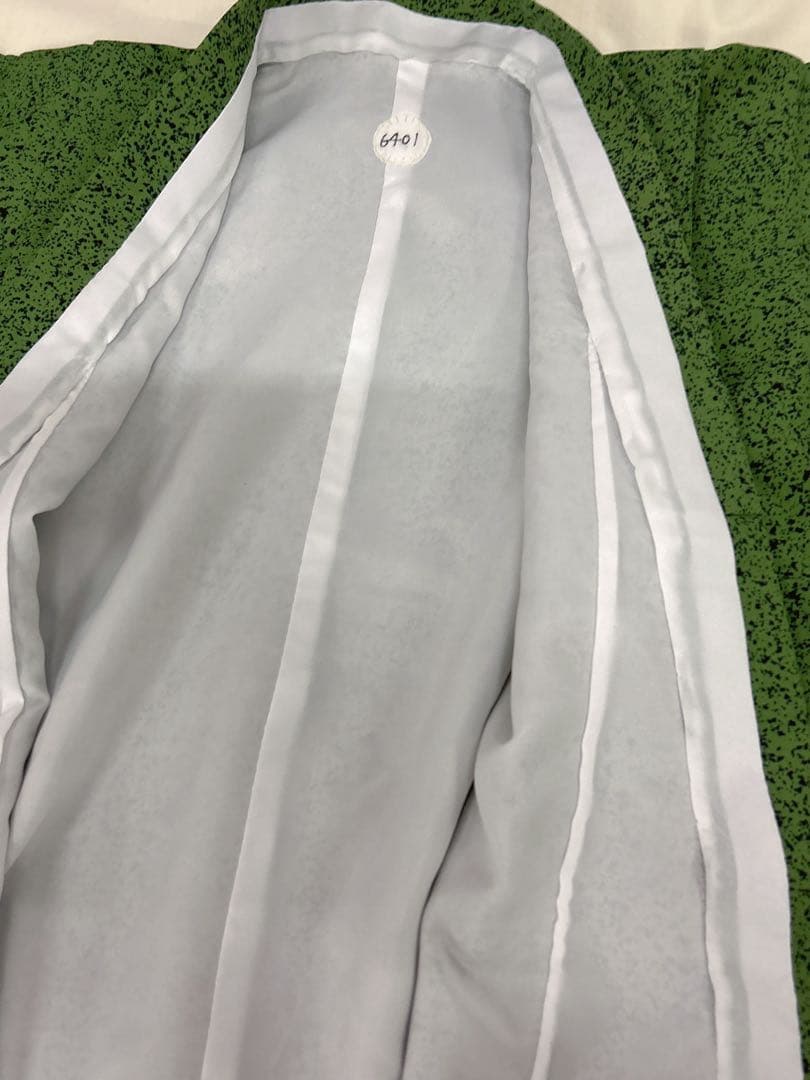 (七五三)7歳前後の男の子向けの、ダークグリーンの着物と羽織、襦袢の3点セット。