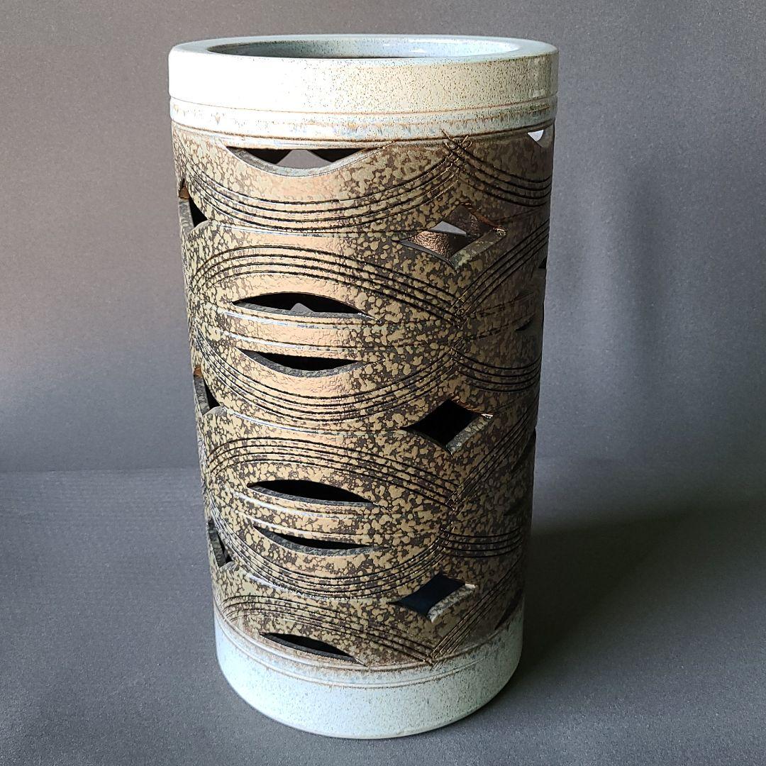 信楽焼傘立て  グレー胴透かし 高さ４４cm F-436