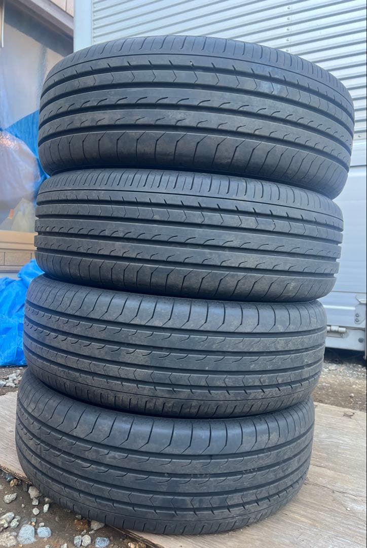 ヨコハマ　ブルーアース　rv03 215/65r16 25年製　イボ付き！