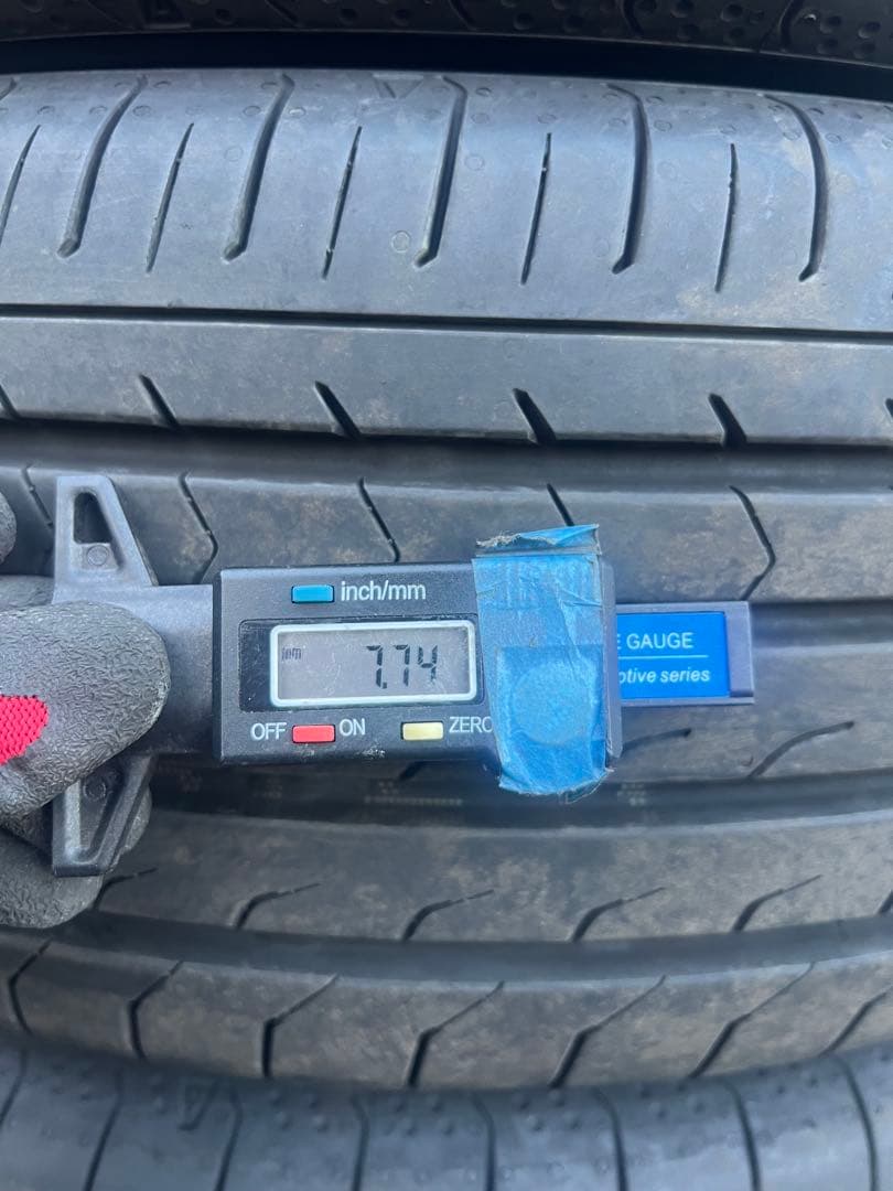 ヨコハマ　ブルーアース　rv03 215/65r16 25年製　イボ付き！