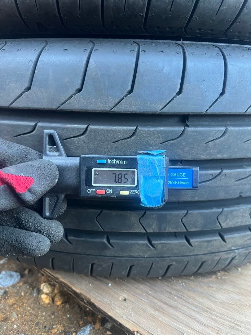 ヨコハマ　ブルーアース　rv03 215/65r16 25年製　イボ付き！