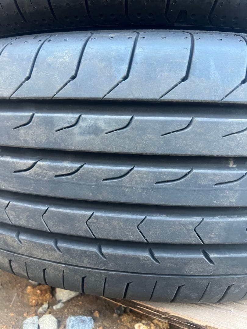 ヨコハマ　ブルーアース　rv03 215/65r16 25年製　イボ付き！