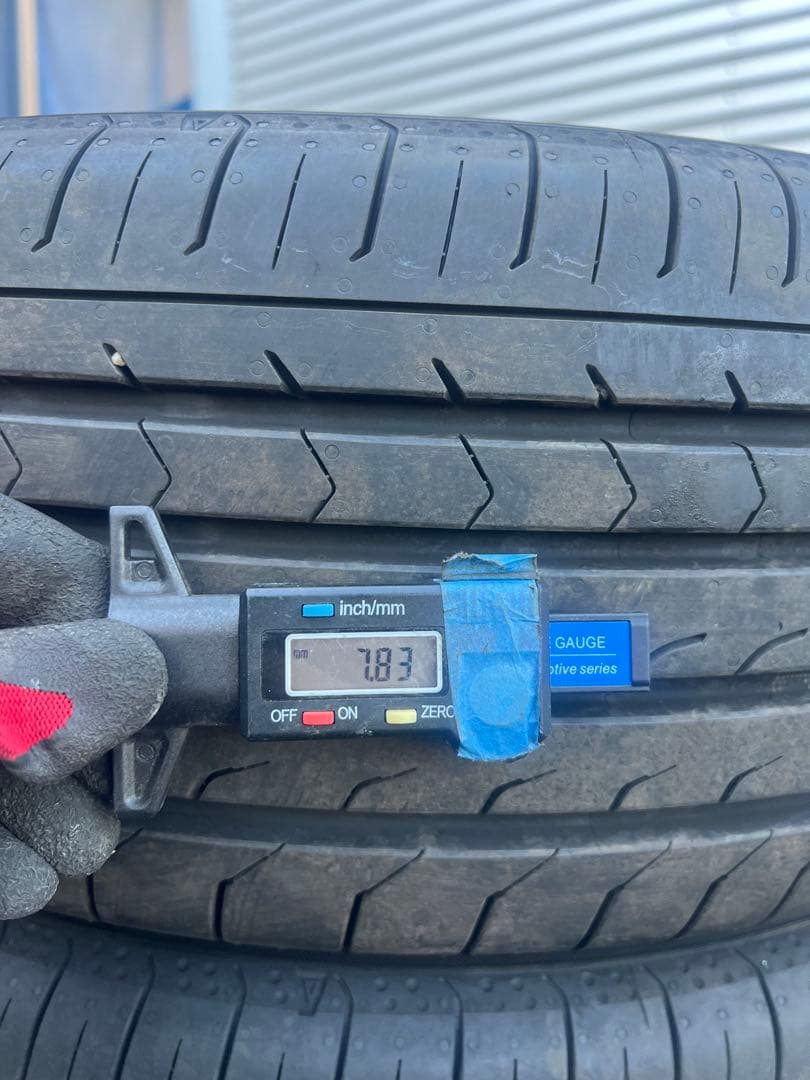 ヨコハマ　ブルーアース　rv03 215/65r16 25年製　イボ付き！