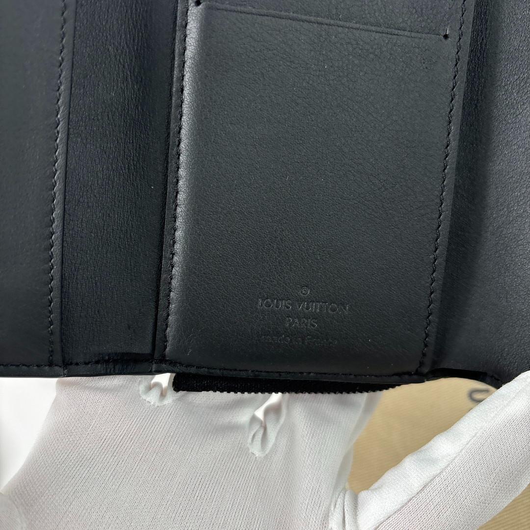 未使用 ルイヴィトン ポルトフォイユパイロット モノグラムトリヨン 三つ折り財布