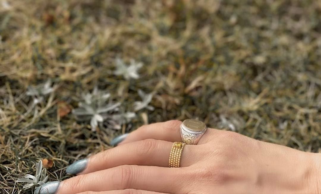 本日限定価格con ritomo シグネチャーリング　Ｋ　イニシャルリング