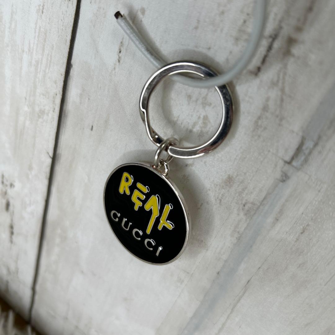 GUCCI REAL キーホルダー　チャーム　ロゴ　シルバー　LIFE IS