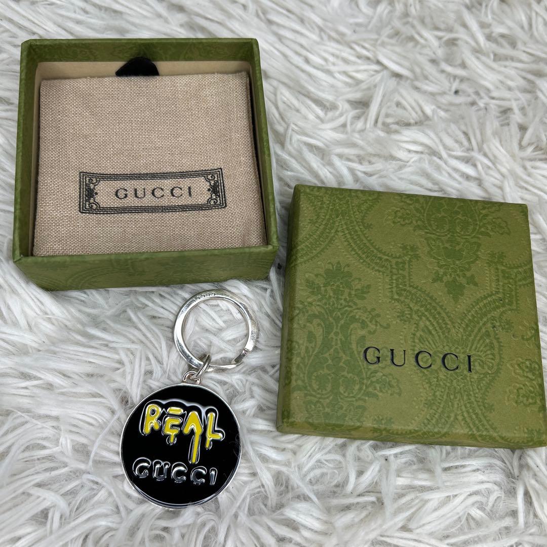 GUCCI REAL キーホルダー　チャーム　ロゴ　シルバー　LIFE IS