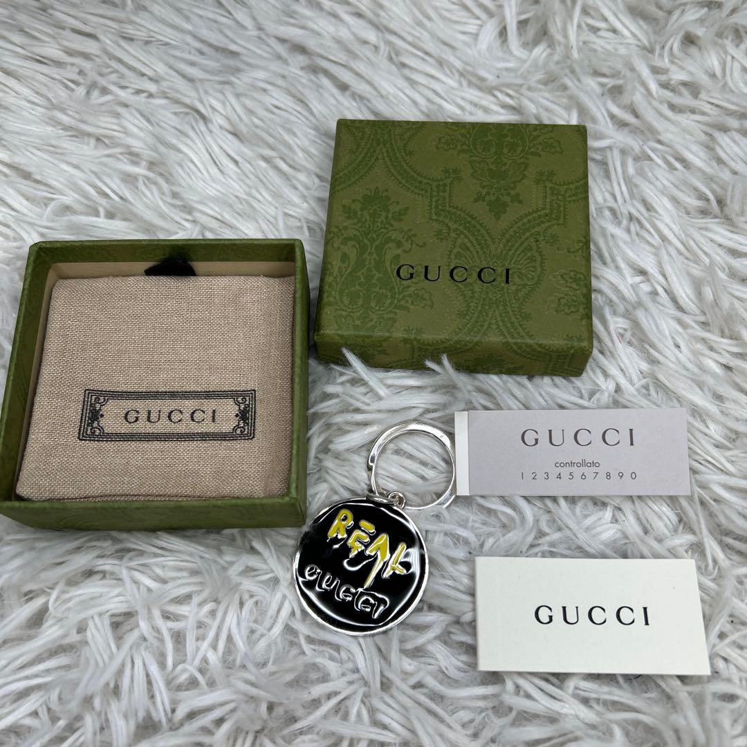 GUCCI REAL キーホルダー　チャーム　ロゴ　シルバー　LIFE IS