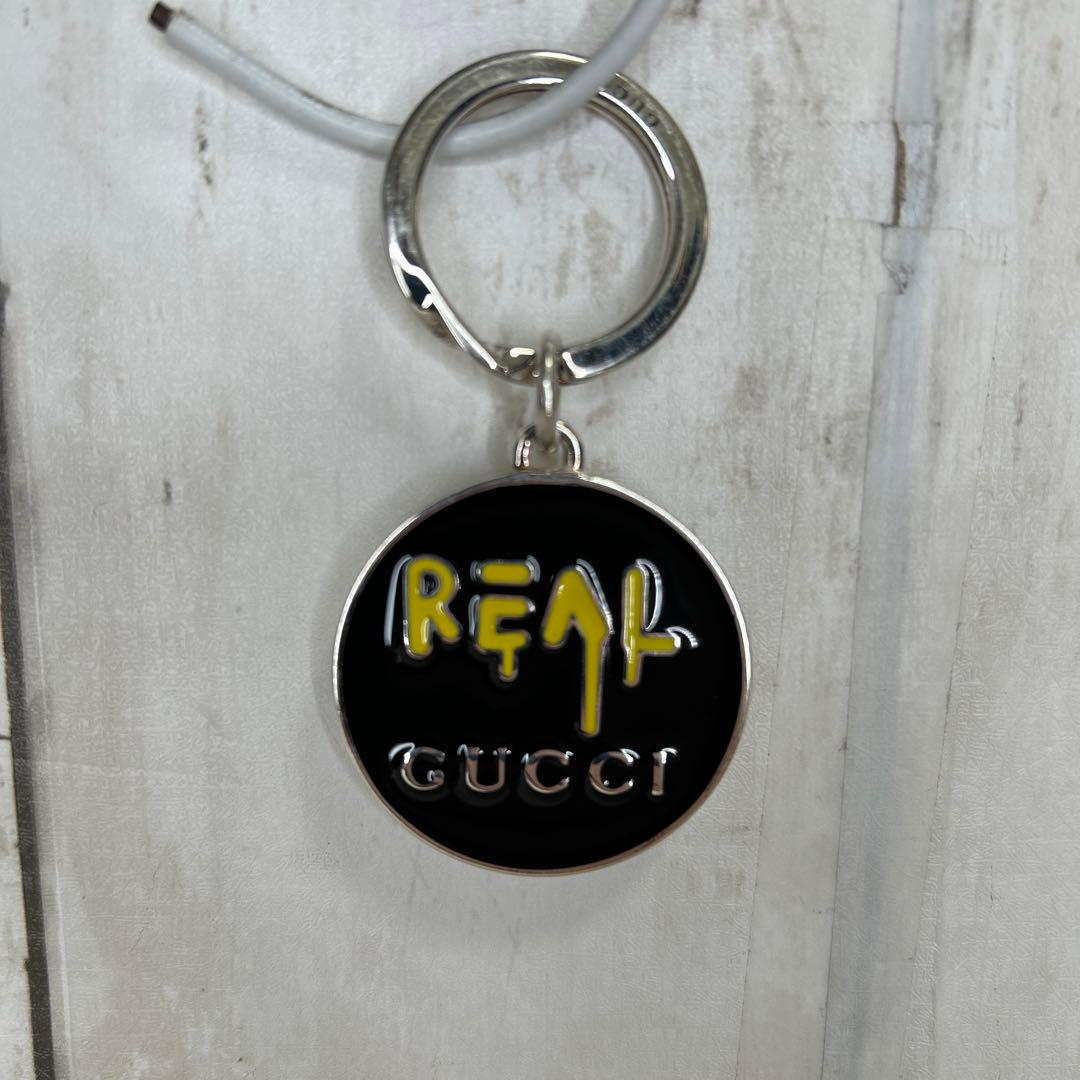 GUCCI REAL キーホルダー　チャーム　ロゴ　シルバー　LIFE IS