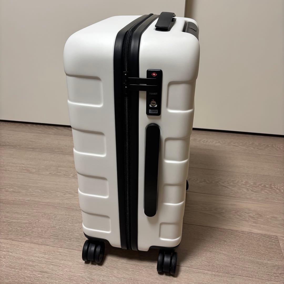 美品★無印良品★バーを自由に調節できるハードキャリーケース（３６Ｌ）オフ白