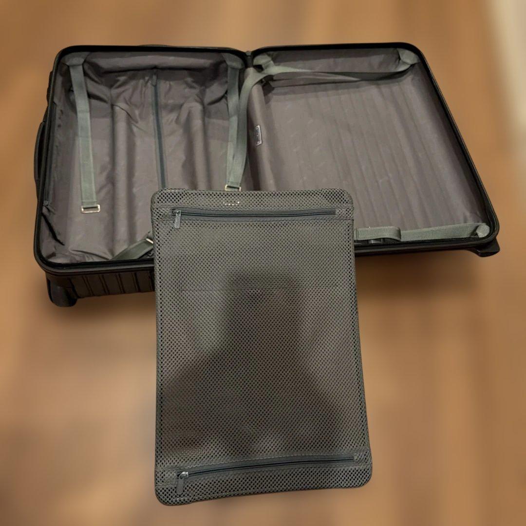 RIMOWA ブラック キャリーケース 2収納スペース