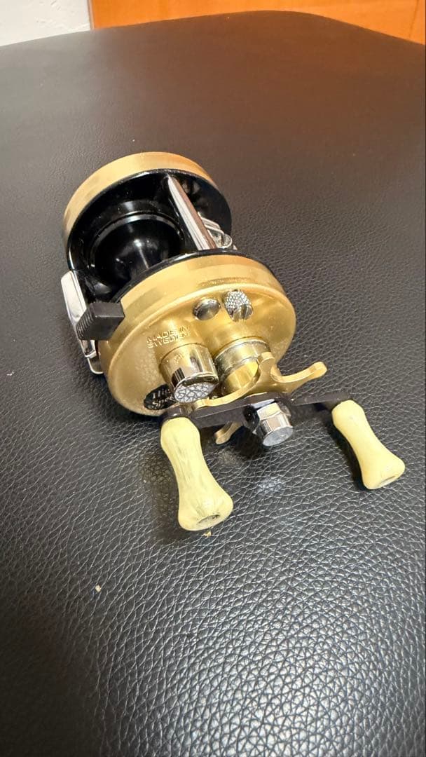 Abu 2500CI ゴールド　availドラグ付き　15日(日)20時頃削除