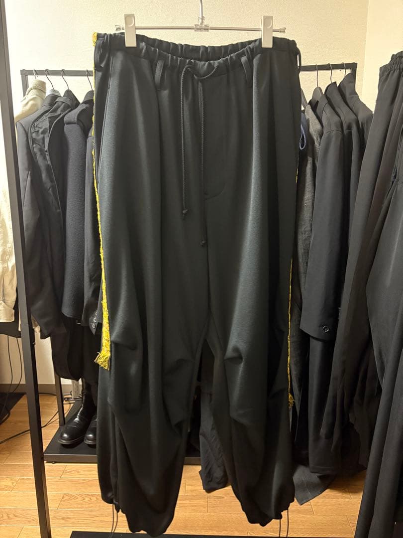 ほぼ未使用 タグ付きS'YTE トラックパンツ