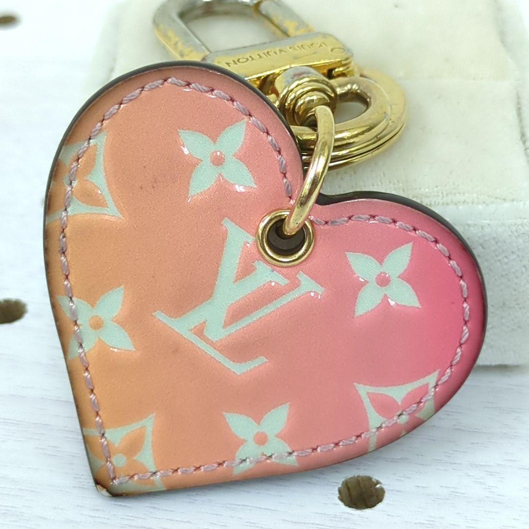 ルイヴィトン キーホルダー モノグラム ポルトクレ・クール ラブ ロック