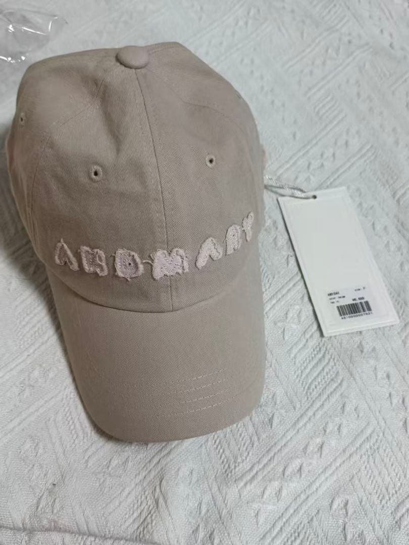Andma r y ベージュ 刺繍ロゴキャップ