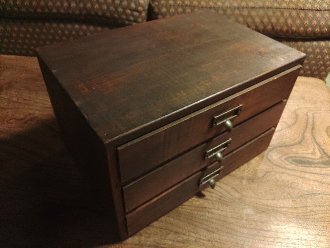 シェルフ　チェスト　小箪笥　木製3段　小物入れ　卓上　ヴィンテージ　収納　棚