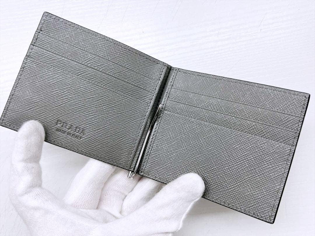 未使用保管　PRADA　プラダ　ロゴ　サフィアーノ　マネークリップ　2MN077