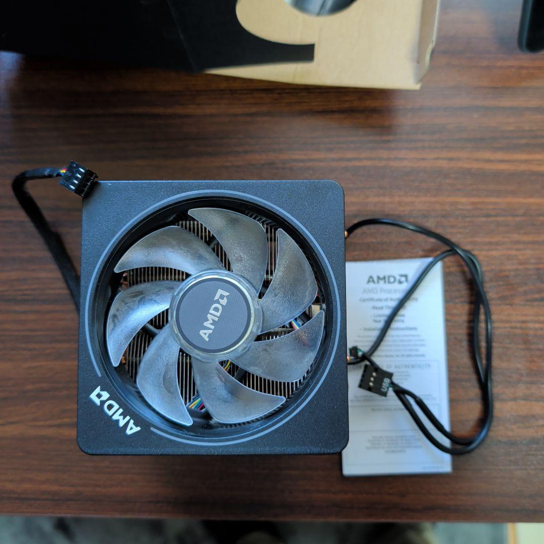 AMD Ryzen 7 3700X Wraith Prism RGBクーラー付き