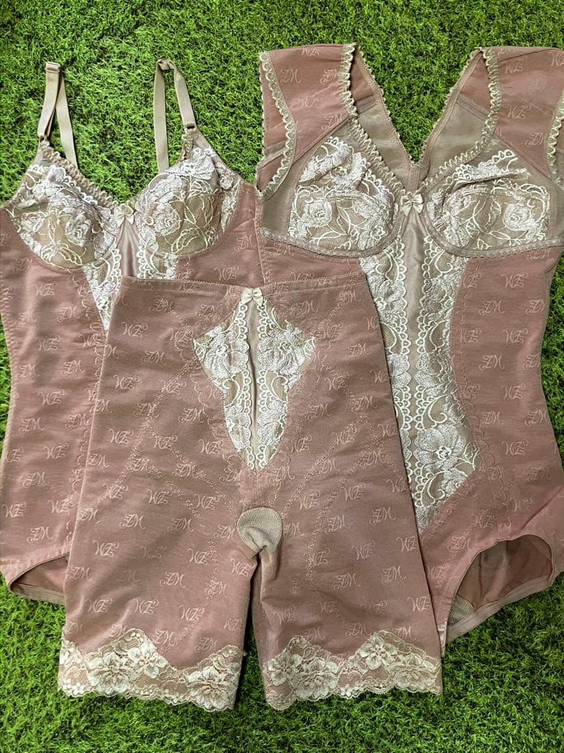 マミエールのボディスーツ２点とガードルの3点セット