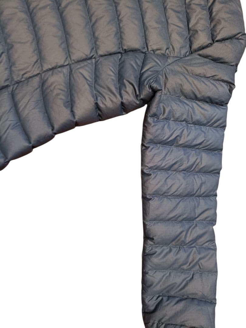 綺麗です!パタゴニア Patagonia 紺色 薄手ダウン 軽い