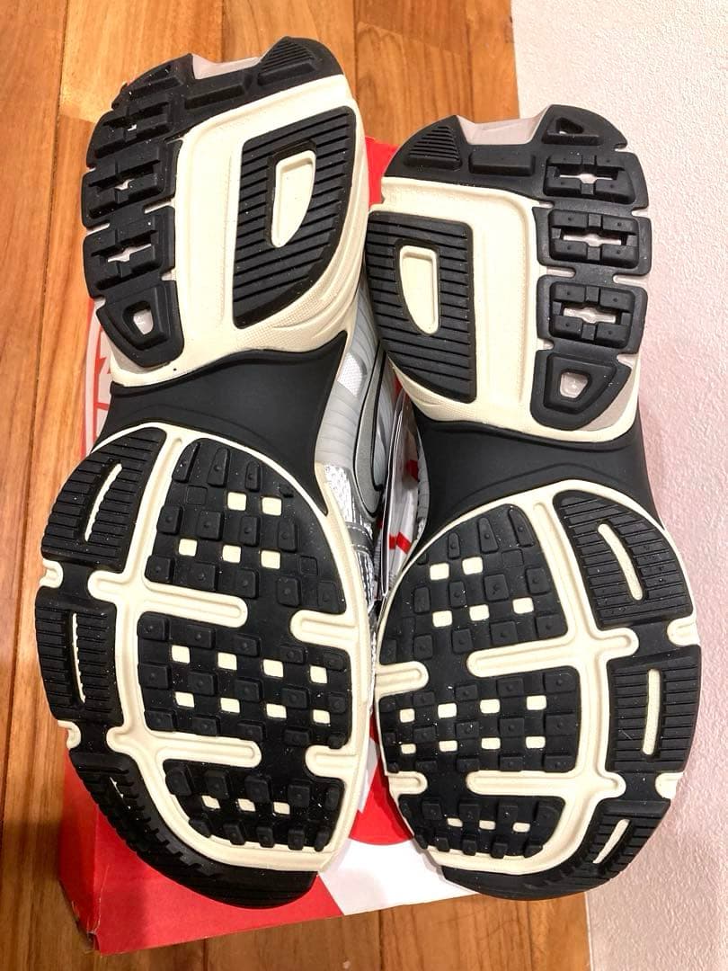 NIKE V2K RUN シルバー/ホワイト スニーカー　⭐︎★未使用タグ付き★⭐︎