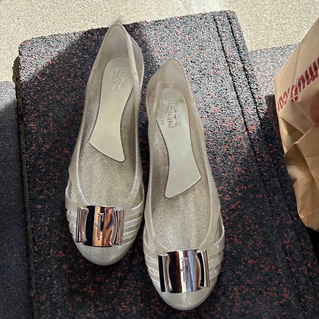 最終値下げ✨早めに決断 Ferragamo フラットシューズ シルバー