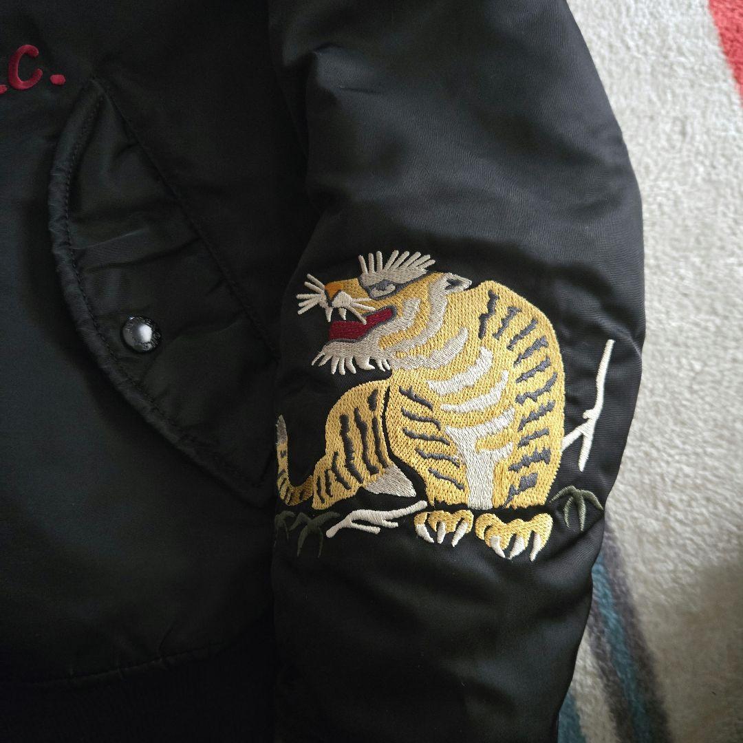 AVIREX MA-1フライトジャケット 両袖タイガー&ドラゴン刺繍入り