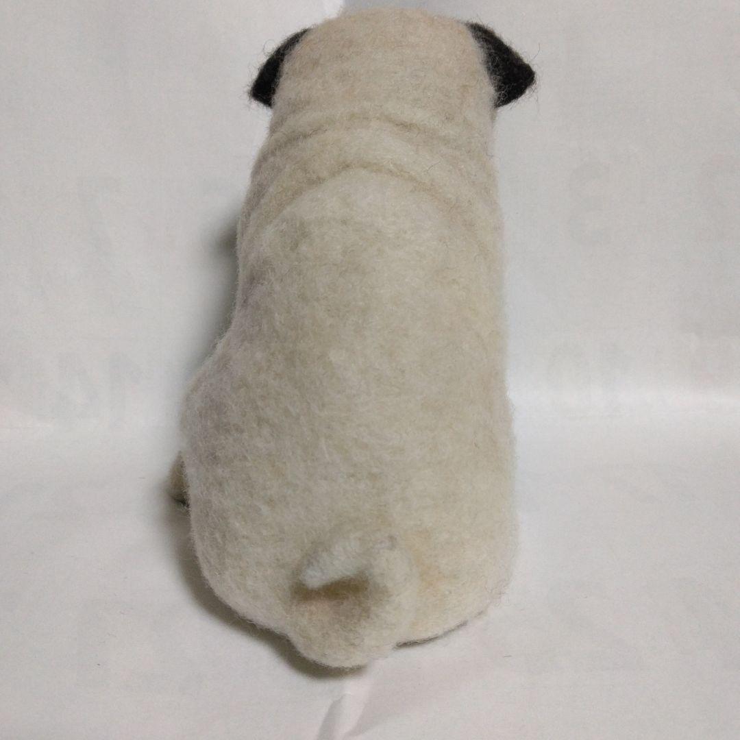 羊毛フェルト　ハンドメイド　パグ　お座りポーズ　困った顔