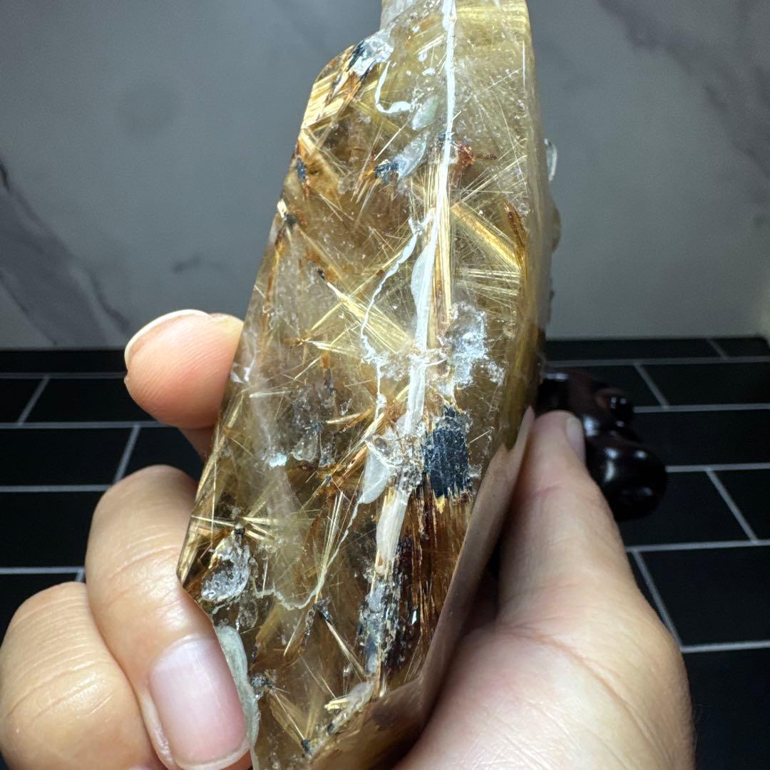 【高品質】太陽放射ルチルクォーツ 龍彫刻 台座付 433g