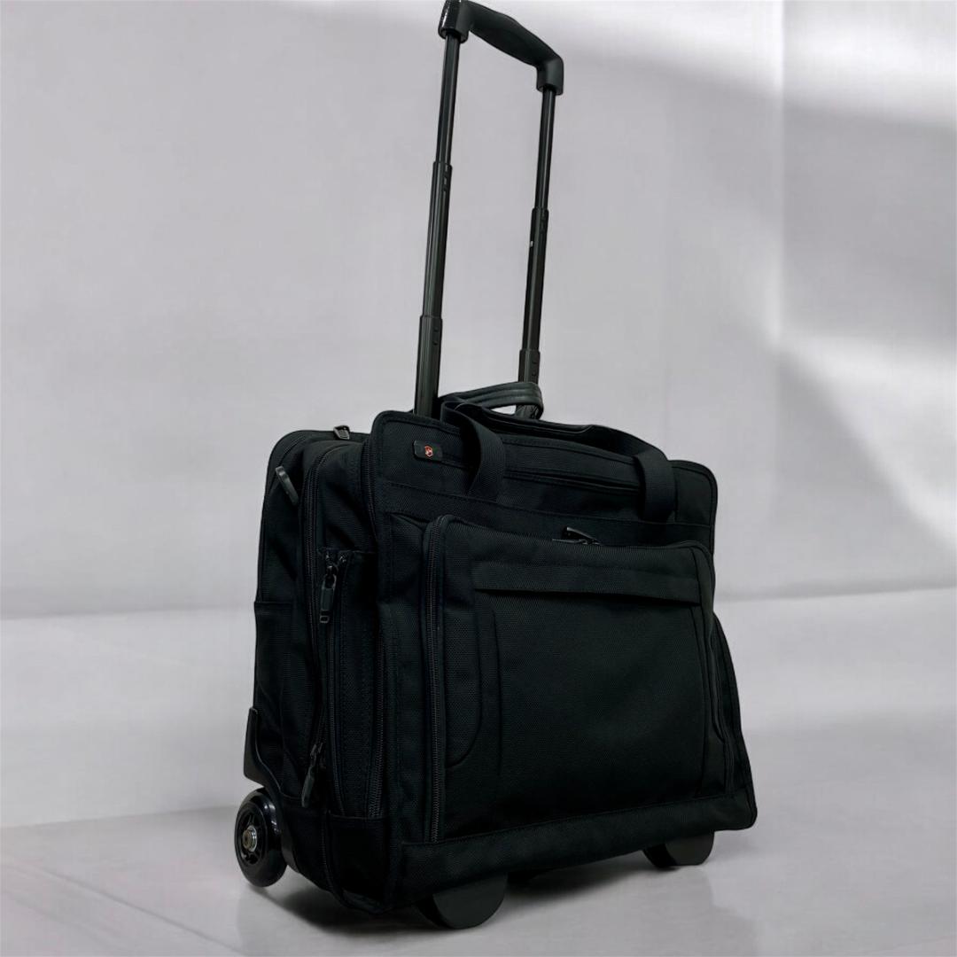 未使用級*　VICTORINOX　キャリーケース　機内持込可！　３層　３WAY