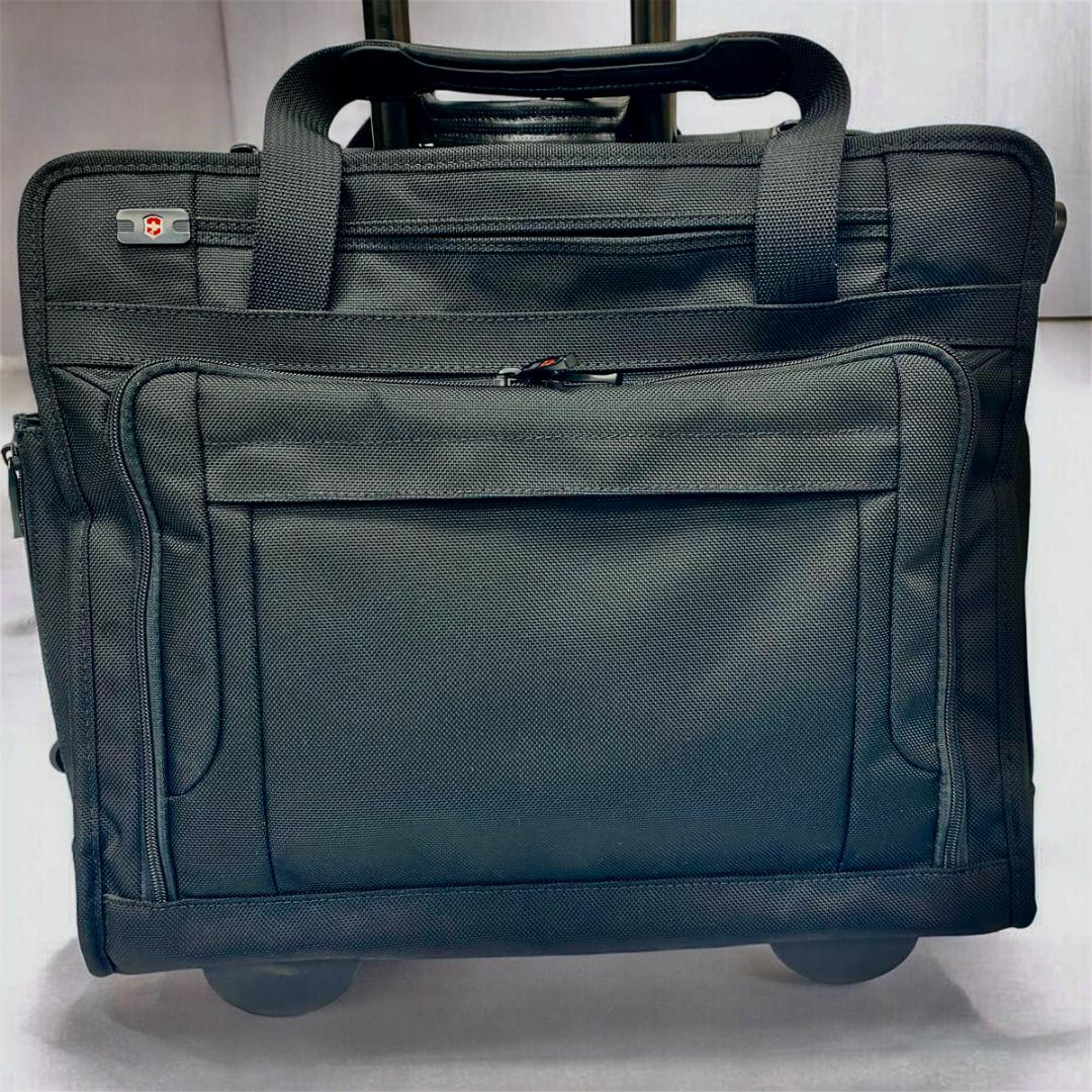 未使用級*　VICTORINOX　キャリーケース　機内持込可！　３層　３WAY