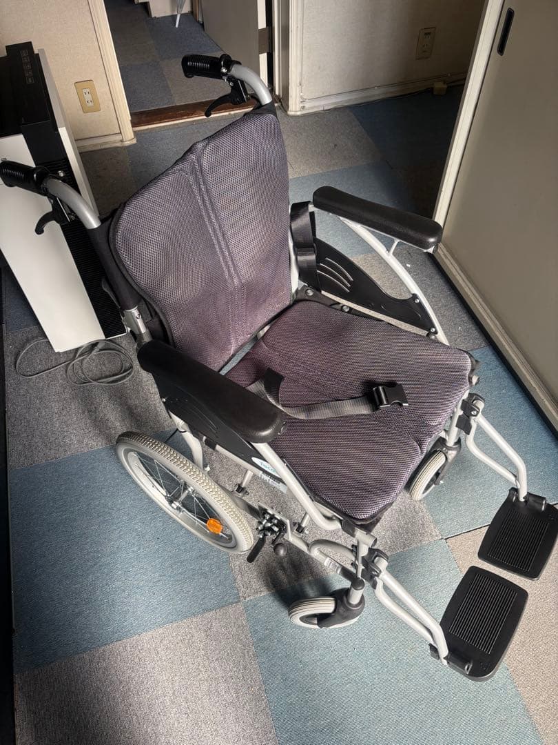 Tacaof 折りたたみ介助用車椅子 グレー