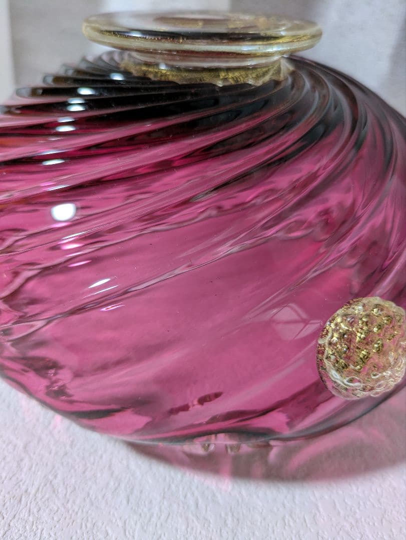 ベネチア　クランベリーのガラスボウル 　波状の縁取り　お値下げ中