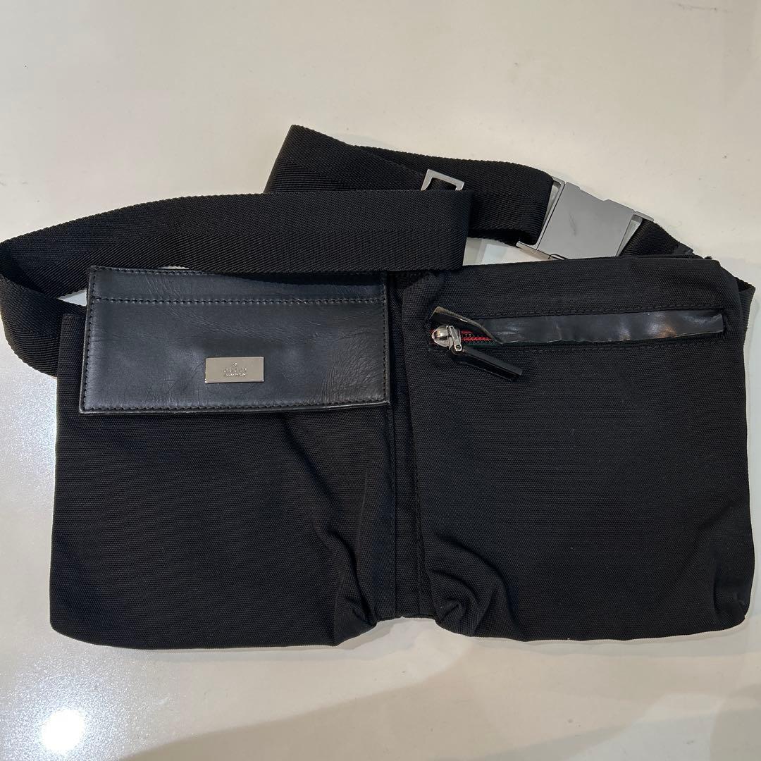GUCCI グッチ ブラック ボディバッグ
