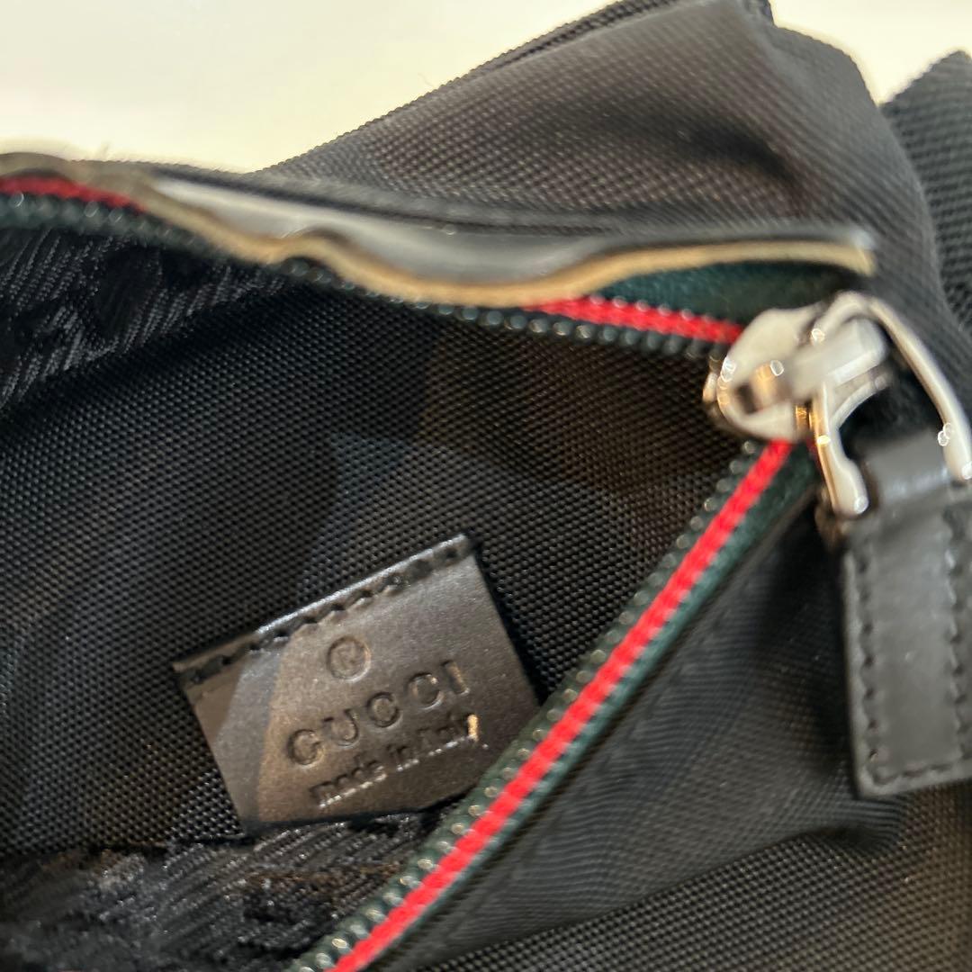 GUCCI グッチ ブラック ボディバッグ