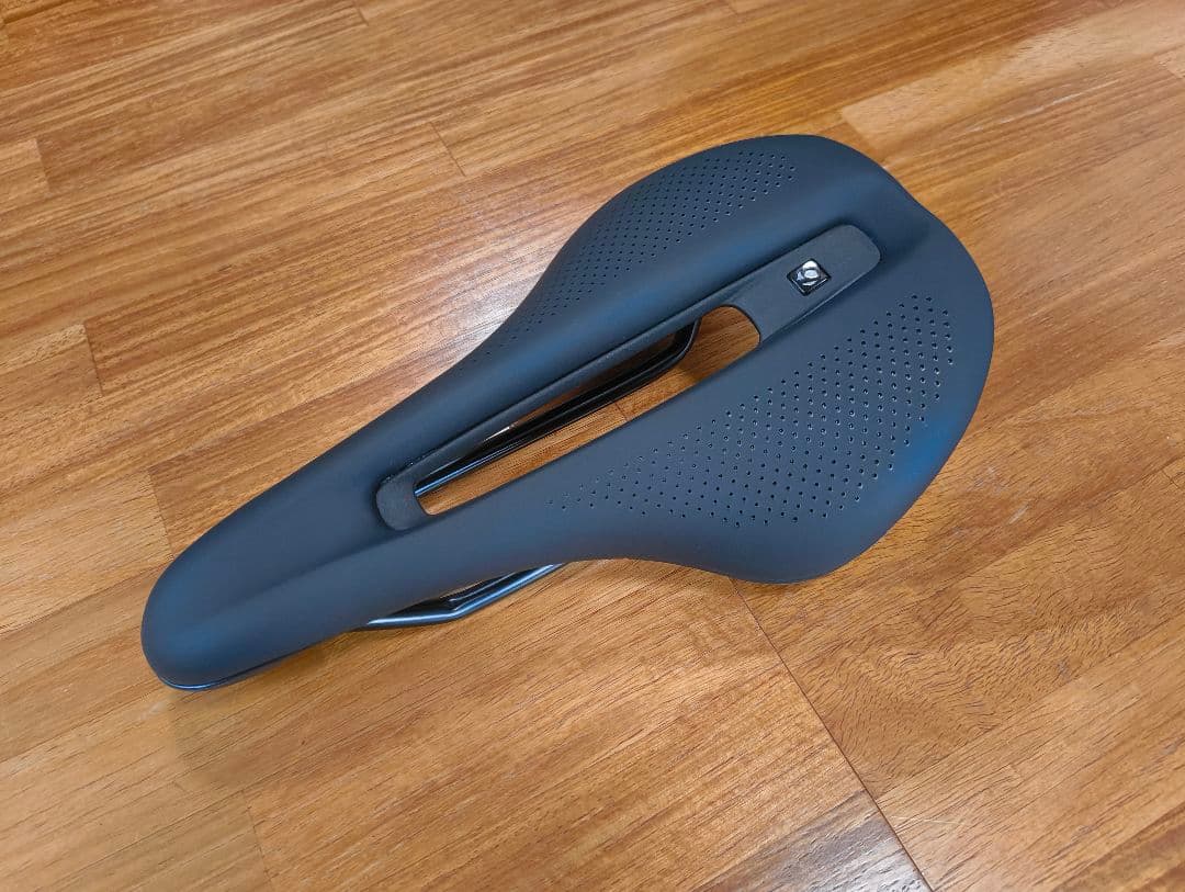 TREK VERSE SHORT ELITE サドル 145mm 中古美品