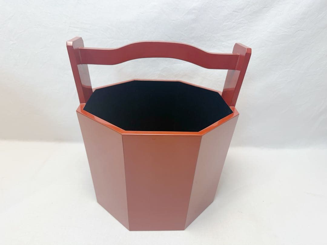 ほぼ未使用 茶道具 新井宗賀作 木製 古代朱塗 八角手桶 水指 内黒 漆芸 共箱