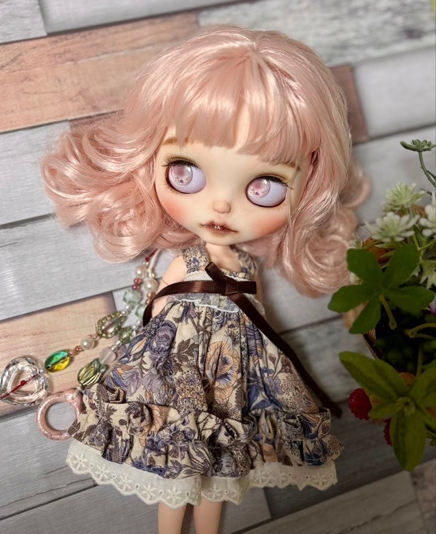 限定価格　カスタムアイシードール　ネオサイズ　白肌　ベージュピンク