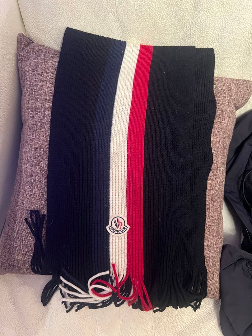 MONCLER ストライプマフラー 黒/赤/白