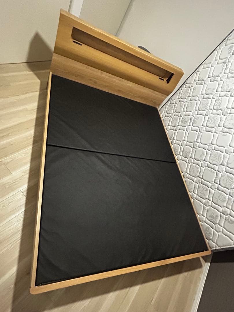 ベッドフレームクイーン