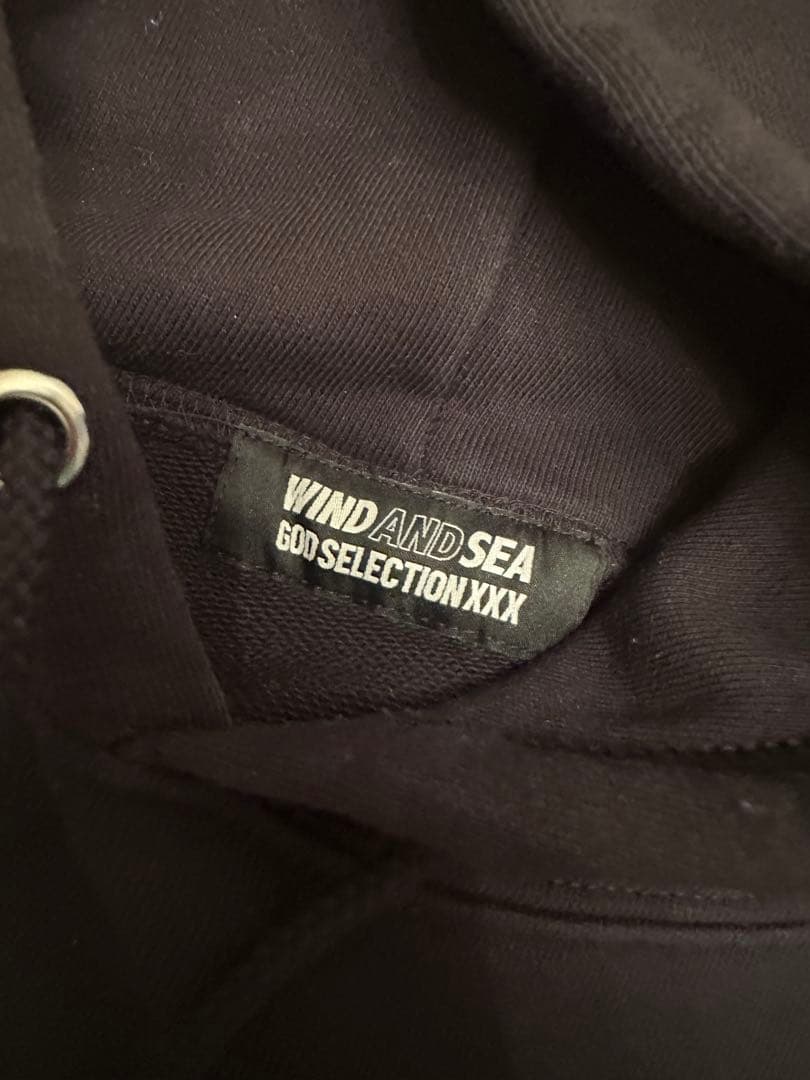 GOD SELECTION XXXとWIND AND SEA コラボパーカー